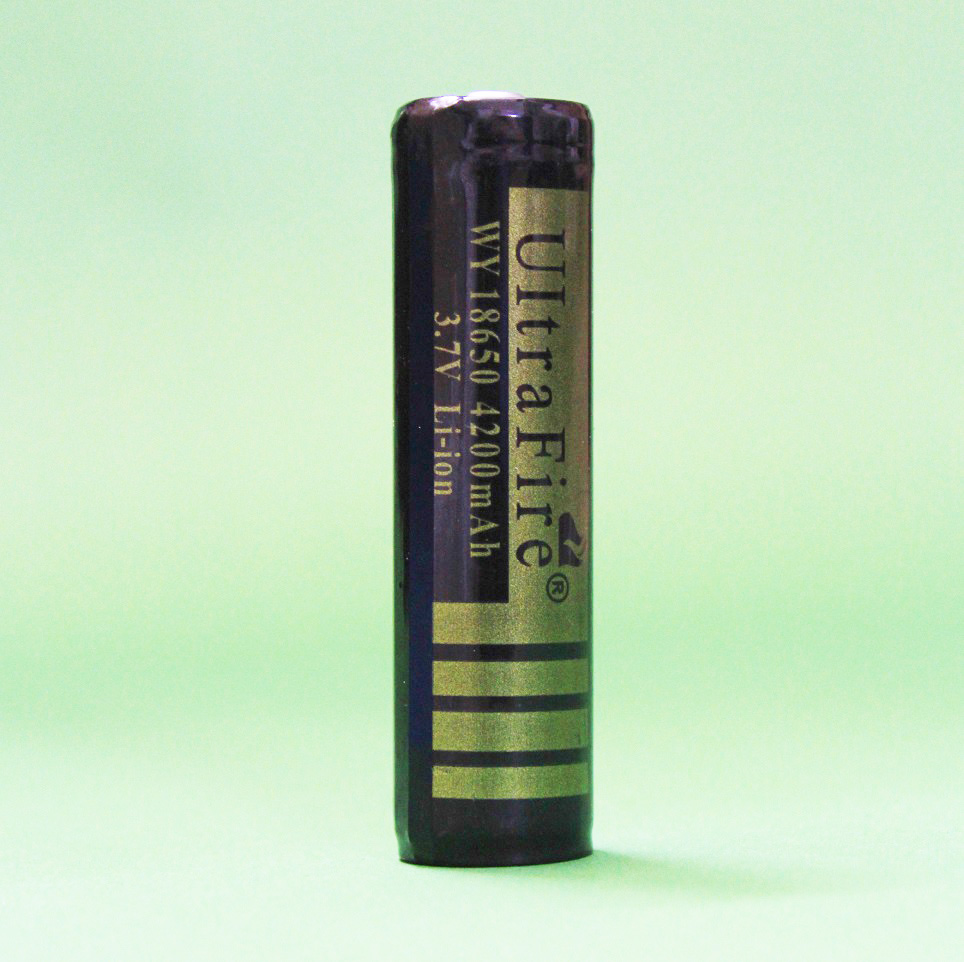 باتری لیتیوم یون سایز 18650 مارک Ultra Fire ظرفیت 4200 میلی آمپر آی سی دار