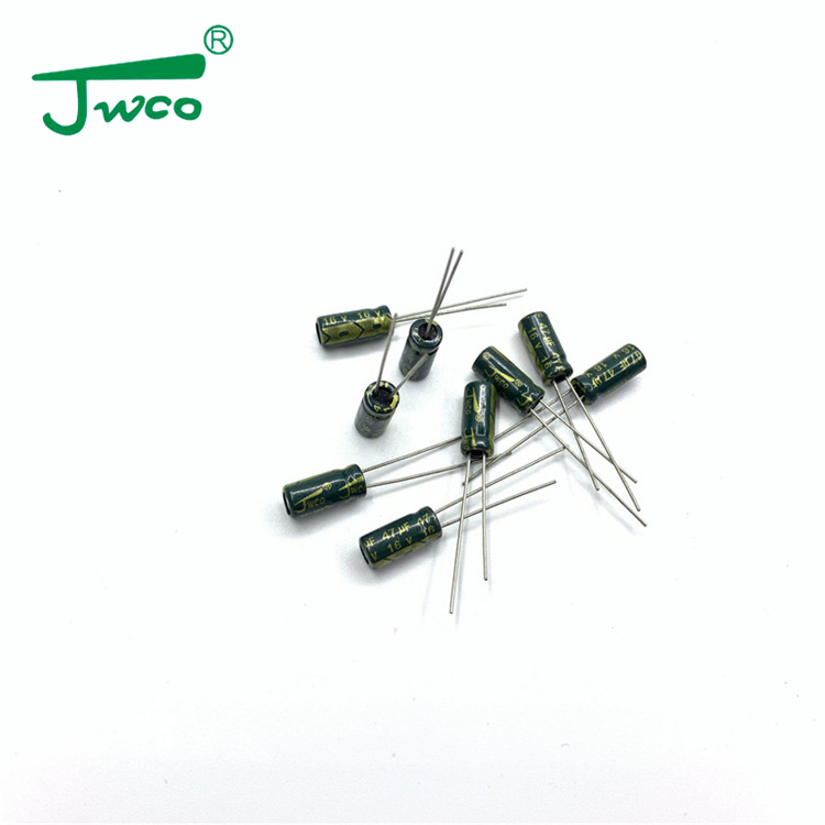 خازن الکترولیتی 4.7uF / 50V مارک JWCO سبز