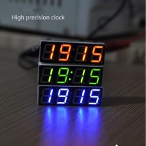 ساعت دیجیتال با قابلیت نمایش ساعت تاریخ دما و ولتاژ