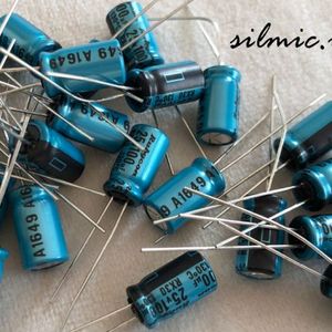 خازن 130 درجه 100 میکرو فاراد 25 ولت ژاپنی Rubycon سری RX30 با ابعاد کوچک