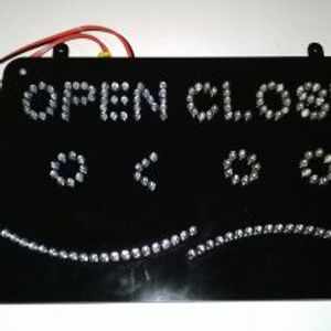 تابلوی سفارشی OPEN CLOSE با طرح استیکر