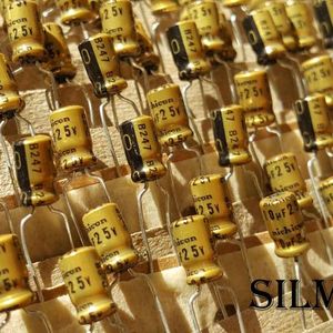 خازن های فای 10 میکرو فاراد 25 ولت نیچیکون گرید استاندارد صوتی سری SW