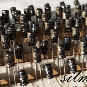 خازن 3.3 میکرو فاراد 50 ولت ELNA سری R2A مینیاتوری گرید صوتی black gold