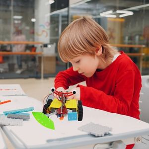 ربات آموزشی جنگجو و فوتبالیست و آتشنشان مدل AK201 بدون آموزش لحیم کاری دسته کنترل