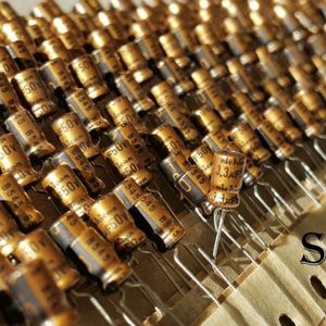 خازن های فای 3.3 میکرو فاراد 50 ولت نیچیکون گرید استاندارد صوتی سری SW