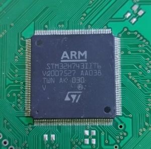 STM32H743IIT6