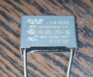 MKT 275VAC 100nF – خازن MKT، ظرفیت 0.1 میکروفاراد (100 نانوفاراد)، 275 ولت AC