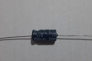 ELNA AXIAL 16V 100uF – خازن اکسیال، 16 ولت، 100 میکروفاراد
