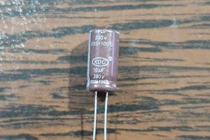 200V 10uF – خازن الکترولیت، 200 ولت، 10 میکروفاراد