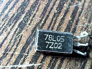 78l05-7z02