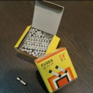 فیوز شیشه‌ای پانزده آمپر FUSE-15AS بسته 100 عددی