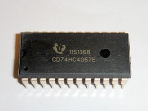 آی سی CD74HC4067E