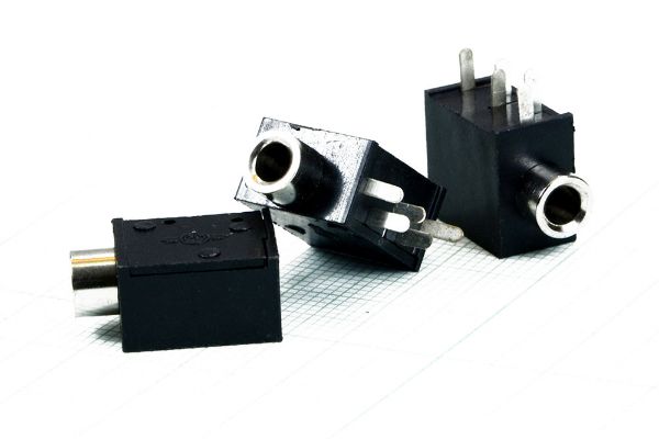 کانکتور CONNECTOR  AUDIO 3.5MM FEMALE JACK R/A YLJ 3519 501 5PIN / TAIWAN