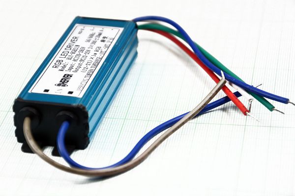 درایور آی پی دار DRIVER RGB21W ( DC12 -25V 3X300MA )