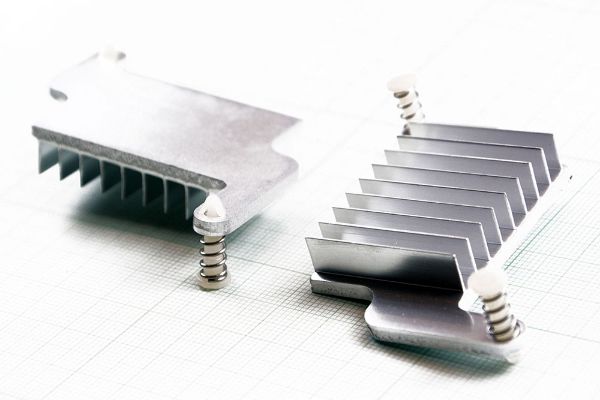 هیت سینک HEAT SINK METAL BIG 40MILX30MIL  / TAIWAN