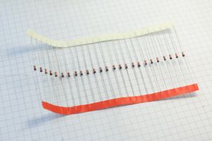 دیود زینر 33V 0.5W T72 TAPE