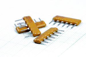 مقاومت RESISTOR ARRAY 560OHM 6PIN  / TAIWAN