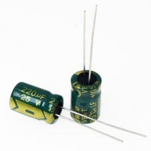 خازن الکترولیتی ایستاده 220µF ولتاژ 25V سایز 13x7mm