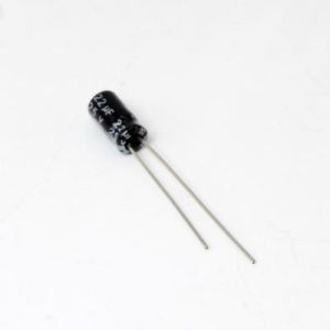 خازن الکترولیتی ایستاده 22µF ولتاژ 25V سایز 12x6mm