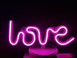 تابلو نئون طرح LOVE