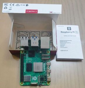 رزبری پای 5، رم 8 گیگ، کاملاً نو و در حد آکبند