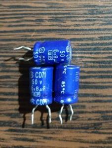 CAP 50V 6.8uF Bipolar - خازن الکترولیت، 50 ولت، 6.8 میکروفاراد بدون پلاریته