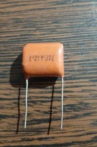 POLYESTER 250V 2.2uF - خازن پلی استر، 250 ولت، 2.2 میکروفاراد