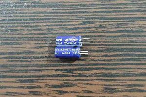 AiSHi 25V 47uF - خازن 25 ولت 47 میکرو فاراد