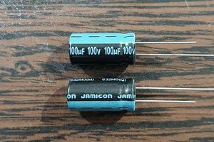 Cap 100V 100uF - خازن الکترولیت، 100 ولت، 100 میکروفاراد
