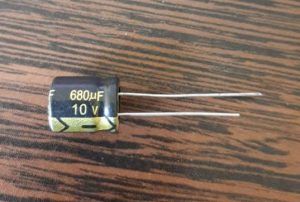 CAP 10V 680uF - خازن الکترولیت، 10 ولت، 680 میکروفاراد
