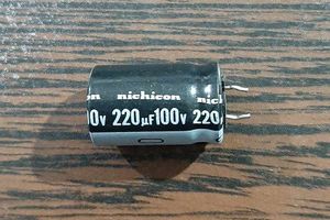 nichicon 100V 220uF - خازن الکترولیت، 100 ولت، 220 میکروفاراد