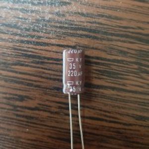 Nippon 35V 220uF - خازن 35 ولت 220 میکرو فاراد سری KY
