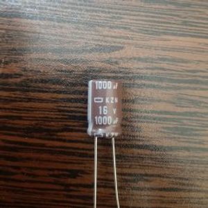 Nippon 16V 1000uF – خازن 1000 میکرو فاراد 16 ولت سری KZN