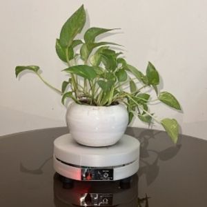 میز گردان ( شارژِی ) 15 کیلوگرم rotary table میز دوار بدون صدا / میز چرخان 15 کیلوگرم / مناسب با قدرت ، دقیق و کاربردی قطر: 20 سانتی‌متر / ️ کاربرد: کارگاه تولیدی، دکوراسیون، ماکت‌سازی ، فروشگاه ها ، بیمارستان ها ، نمایشگاه ها و … / با قدرت ، دقیق و کارب