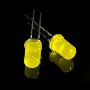 ال ای دی 5mm زرد مات پایه کوتاه بسته 1000 عددی