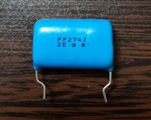 POLYESTER 250V 270nF – خازن پلی استر، 250 ولت، 270 نانوفاراد