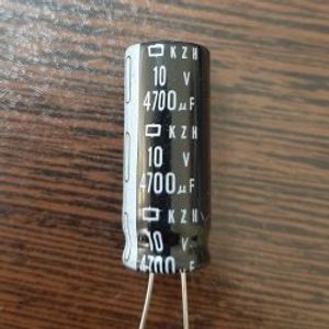 10V 4700uF - خازن ژاپنی 10 ولت 4700 میکرو فاراد