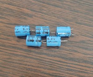 CAP 6.3V 220uF – خازن الکترولیت، 6.3 ولت، 220 میکروفاراد