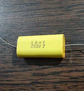 خازن اکسیال 18 میکرو فاراد 250 ولت (18uf 250v)