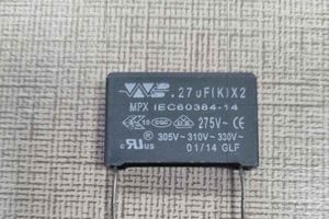 MKT 275VAC 270nF – خازن MKT، ظرفیت 270 نانوفاراد، 275 ولت AC