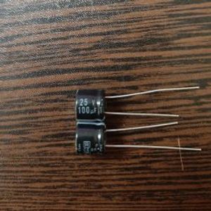 Rubycon 25V 100uF - خازن الکترولیت، 25 ولت، 100 میکروفاراد، روبیکون