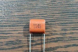POLYESTER 250V 1.8uF - خازن پلی استر، 250 ولت، 1.8 میکروفاراد