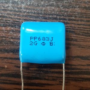 POLYESTER 400V 68nF - خازن پلی استر، 400 ولت، 68 نانوفاراد