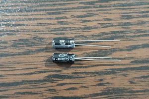 SZWX 25V 1uF - خازن الکترولیت، 25 ولت، 1 میکروفاراد (بسته 20 تایی)