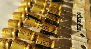 خازن های فای 330 میکرو فاراد 25 ولت نیچیکون گرید استاندارد صوتی سری FW