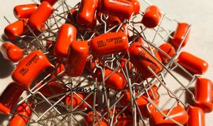 خازن افسانه ای 2.2 نانو فاراد 600 ولت SPRAGUE آمریکا سری orange drop