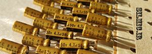 خازن های فای 4.7 میکرو فاراد 50 ولت نیچیکون گرید استاندارد صوتی سری FW