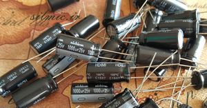 خازن های فرکانس 1000 میکرو فاراد 25 ولت nichicon سری HD با امپدانس پایین