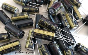 خازن های گرید 680 میکرو فاراد 25 ولت panasonic ژاپن سری fm با ultra low esr