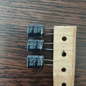 SANYO 160V 22uF - خازن الکترولیت 22 میکرو فاراد 160 ولت - ابعاد 13.5 * 10